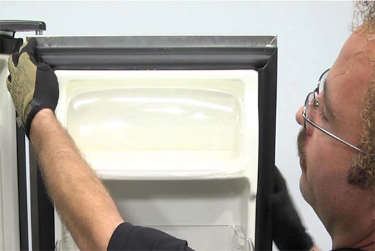 Перенавеска дверей холодильника в Броннице