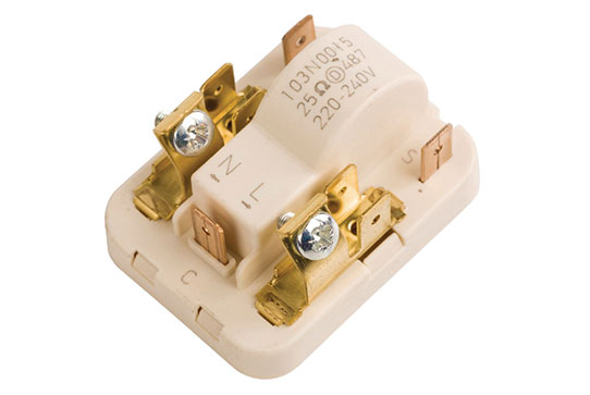 Замена пускозащитного реле холодильника в Броннице